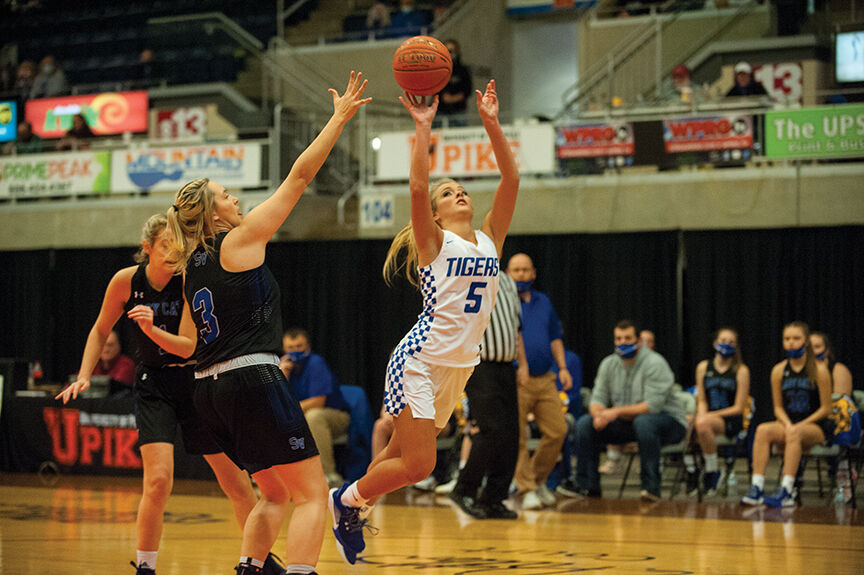 1-12 paint ava hyden against sv.jpg